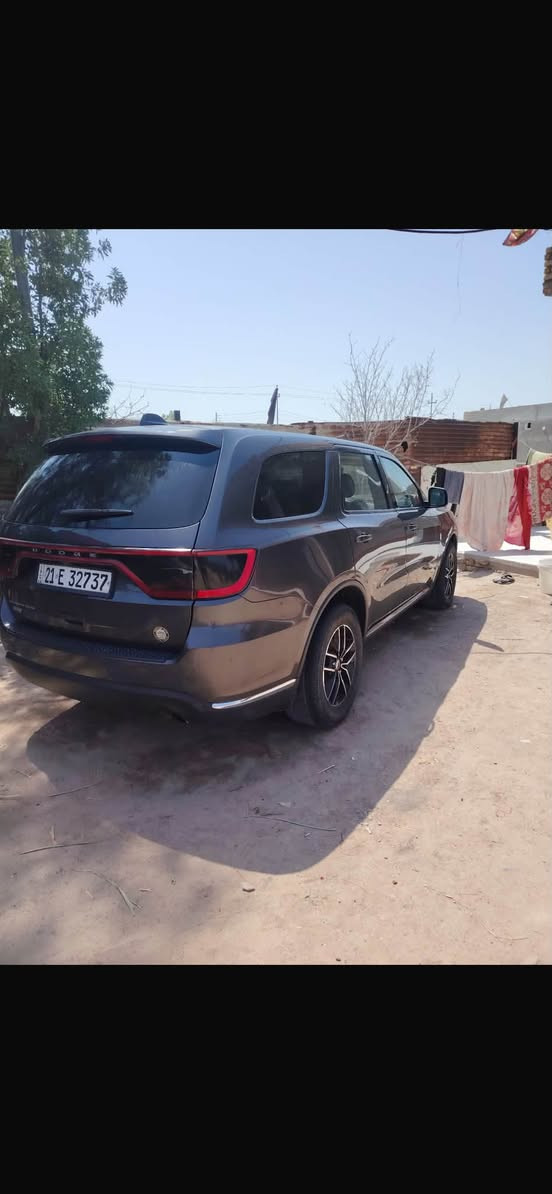 السلام عليكم   دورنكو موديل 2020 ورارد أمريكي رقم سلمانيه اتريد تحويل وكاله أني حاظر حادثه جاملغ وباب الصدر سياره كير مكينه نظيفه حيل تخم تاير حداد امامي وخلفي جديد سياره مالت بيت مامتعوبه وجديده رايدهه 205 وبيه مجال للشراي يتصل ع الرقم ويتدلل ***********
