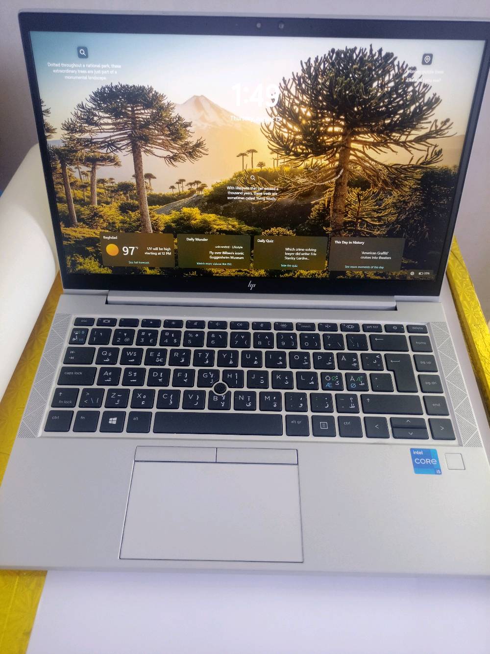 💻 للبيع لابتوب HP EliteBook 840 G8 – بحالة الوكالة (نظافة 99%) 💻
السلام عليكم.. معروض للبيع لابتوب راقي جداً من فئة رجال الأعمال والمحترفين (Business Class)، الجهاز مستعمل قليل جداً وبحالة ممتازة للغاية، نسبة النظافة 99% ومحافظ عليه بشكل تام (بدون أي شخوط أو عيوب). الجهاز مثالي للمهندسين، المبرمجين، الطلاب، وأصحاب الشركات الذين يبحثون عن الأداء العالي والمتانة.

⚙️ المواصفات:
- المعالج (Processor): جيل حادي عشر متطور من نوع Intel Core i5-1135G7 بسرعة أساسية 2.40 GHz وتصل إلى 2.42 GHz. يوفر كفاءة عالية وسرعة فائقة في معالجة البيانات والبرامج الضخمة.
- الذاكرة العشوائية (RAM): بسعة 16 GB. تضمن لك سلاسة تامة في التنقل بين البرامج وتشغيل مهام متعددة بنفس الوقت بدون أي بطء أو تعليق.
- ذاكرة التخزين (Storage): هارد فائق السرعة بسعة 512 GB SSD. يمنحك مساحة ممتازة لحفظ ملفاتك، مع سرعة إقلاع وتشغيل للنظام والبرامج خلال ثوانٍ معدودة.
- كرت الشاشة (Graphics): Intel Iris Xe Graphics بذاكرة مخصصة تبلغ 128 MB VRAM (ويأخذ بشكل تلقائي من الرام عند الحاجة لرفع الأداء). كرت مدمج ذكي وقوي، قادر على تشغيل برامج التصميم والمونتاج، وممتاز للمهام الرسومية والألعاب المتوسطة بكفاءة عالية.
* النظام: يعمل بنظام ويندوز 11 الأصلي المستقر، ومعرّف بالكامل وجاهز للاستخدام مباشرة.

✨ تفاصيل مهمة:

   1. حالة شبه جديدة: الجهاز نظيف جداً وكأنه خارج من الكارتون، ومحافظ على كامل رونقه ونظافته الخارجية والداخلية.
   2. متانة السلسلة: فئة الـ EliteBook معروفة عالمياً بهيكلها المعدني القوي المصنوع من الألمنيوم وخفة وزنها، مع عمر بطارية طويل يتحمل ساعات العمل الطويلة.
   3. أداء معاصر: مواصفات حديثة تلبي كافة متطلبات العمل والدراسة الحديثة لسنوات قادمة.

- ملاحظة للمصداقية: الجهاز تم شراؤه جديداً قبل فترة قصيرة جداً وبسعر 750 ألف دينار، والبيع الآن بداعي الحاجة السريعة وتم كسر السعر بشكل كبير جداً قياساً بنظافته ومواصفاته الحديثة.
- السعر المطلوب: 450 ألف دينار عراقي (السعر ثابت نهائي غير قابل للتفاوض).
- للتواصل والاستفسار (واتساب): ***********