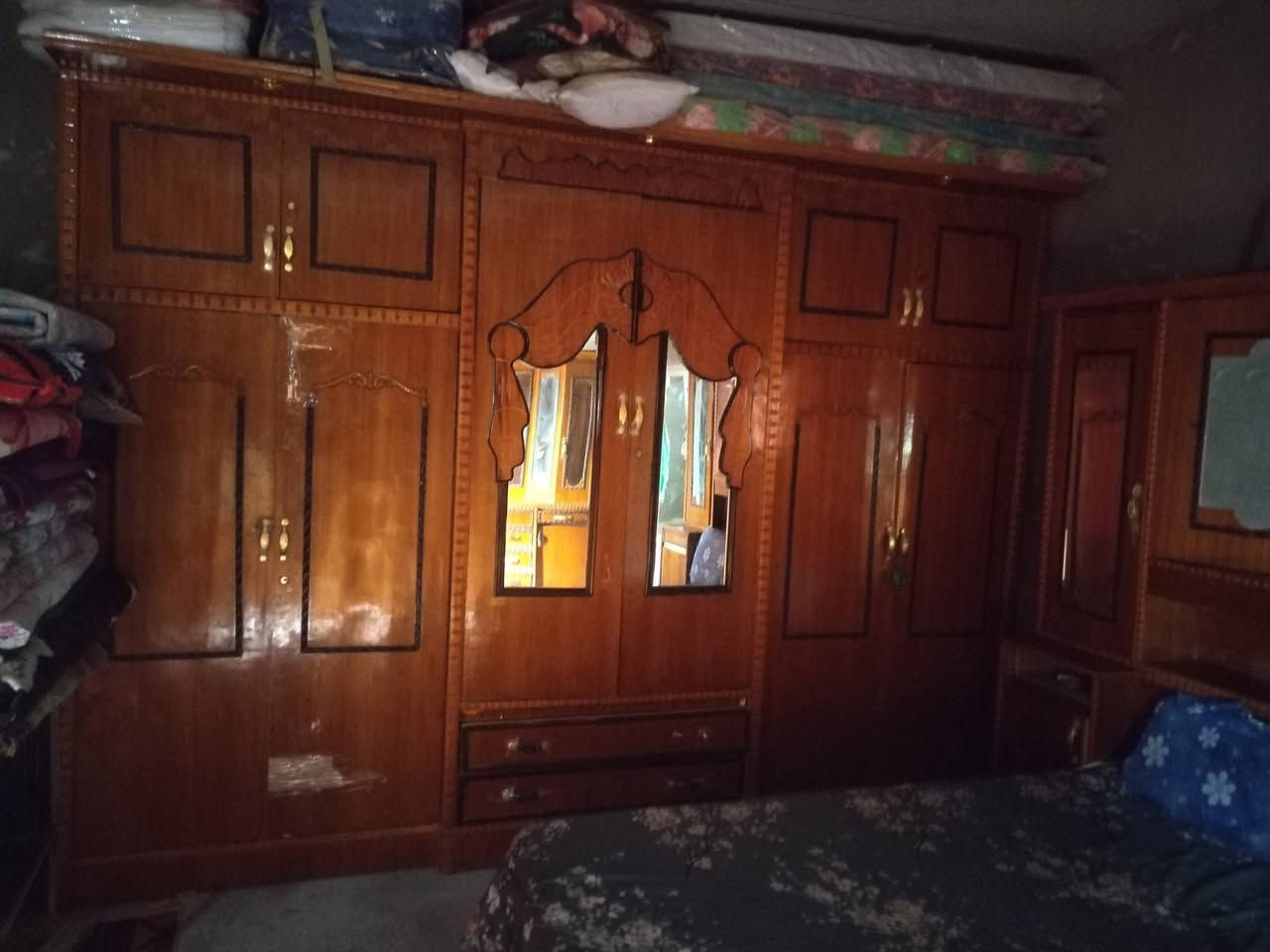 غرفه • ٦ بيبان • نضيفه