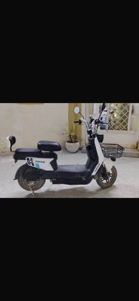 ماطور شحن • ٥ بطاريات • مستعمل ٢٠ يوم