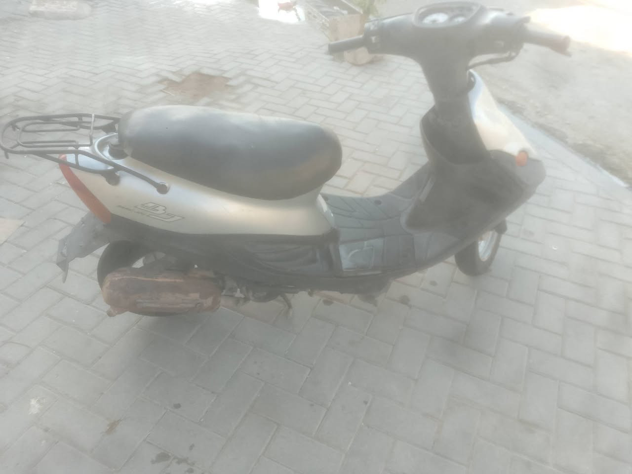 دراجه بيجي بلاديه 
مفتوحه مره وحده 
كهربائيات شغالات
دراجه حلوه ومابيه 
قطعه تجاريه 
تواير جدد 
بيه فقط 
شويه كابريتر 
لازم يتقسم الهوه مالته 
لان سلولي مو ثابت 
سعر 250 وتسوه اكثر 
شراي *********** 
عنوان سماوه حي الحكم 
تصال واتساب موجود
