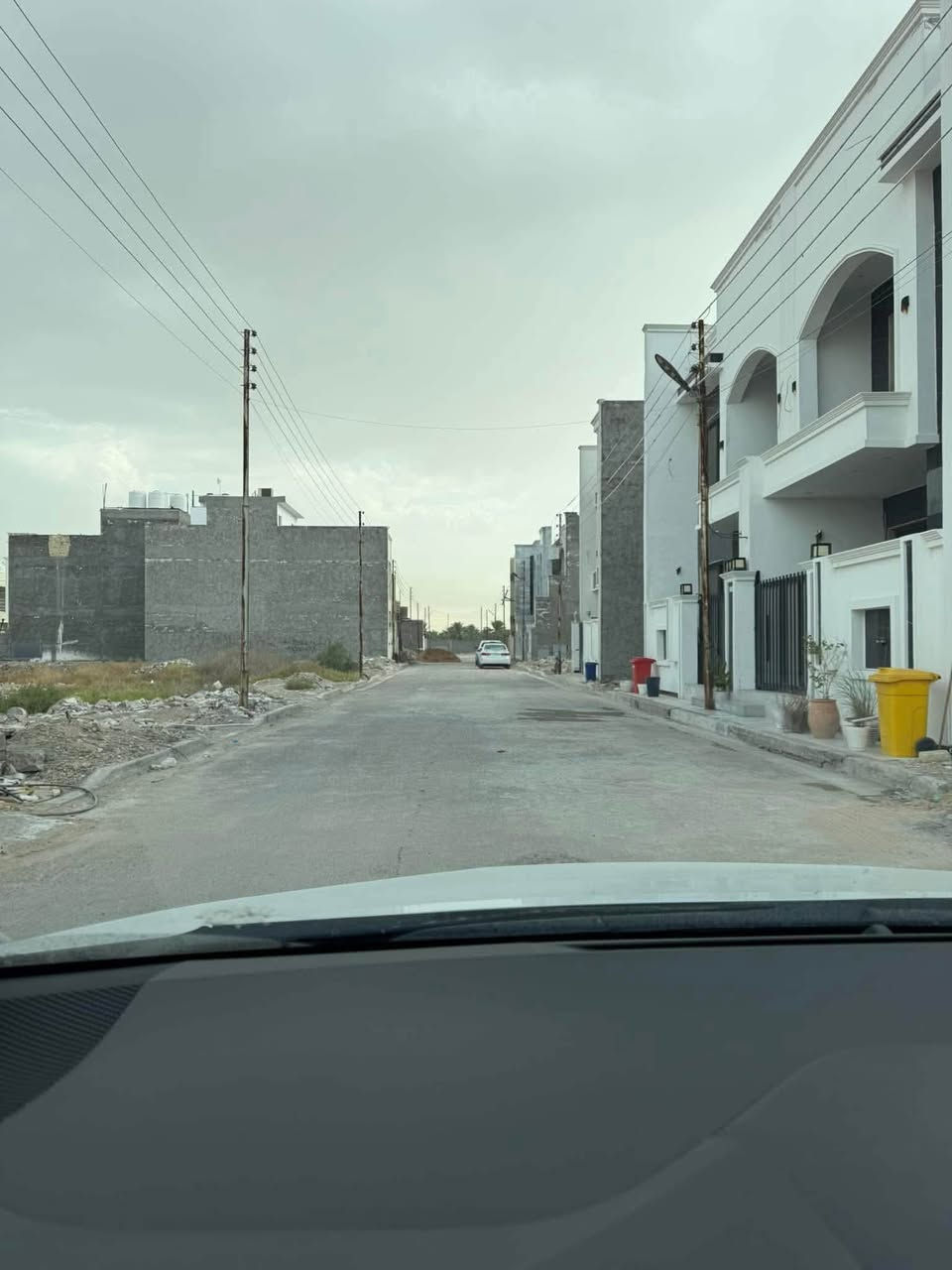🏡 قطعة أرض للبيع
📍 مجمع الضباط السكني – قرب مطار بغداد

📐 المساحة: 100 متر مربع
📄 نوع السند: طابو زراعي – سند (25)

✅ كاملة الخدمات:
🛣️ تبليط
⚡ كهرباء
💧 ماء
🚰 مجاري

✨ موقع مميز، جاهز للسكن أو فرصة ممتازة للاستثمار.

📞 للاستفسار والاتصال:
📱 ***********
📱 ***********
