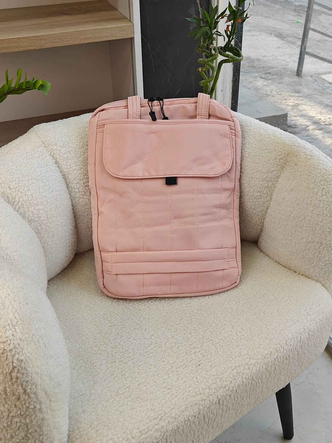 🎒 جنطة عملية وأنيقة للاستخدام اليومي
حجمها أكبر من اللابتوب بشوية، ومناسبة للابتوب أو الملازم والأوراق 📚💻
✨ من الداخل مبطنة بالإسفنج والقديفة حتى تحافظ على محتوياتها
💧 القماش الخارجي ضد المي
👜 تحتوي على 4 جيوب: • جيب بسحاب ومقسم إلى خانتين
• جيب لزكة
• جيبين مفتوحات
متوفرة بـ 5 ألوان 🌷
💰 السعر: 18 ألف
🚚 التوصيل لجميع محافظات العراق: 5 آلاف
📸 التصوير حقيقي من داخل المحل 🌱
