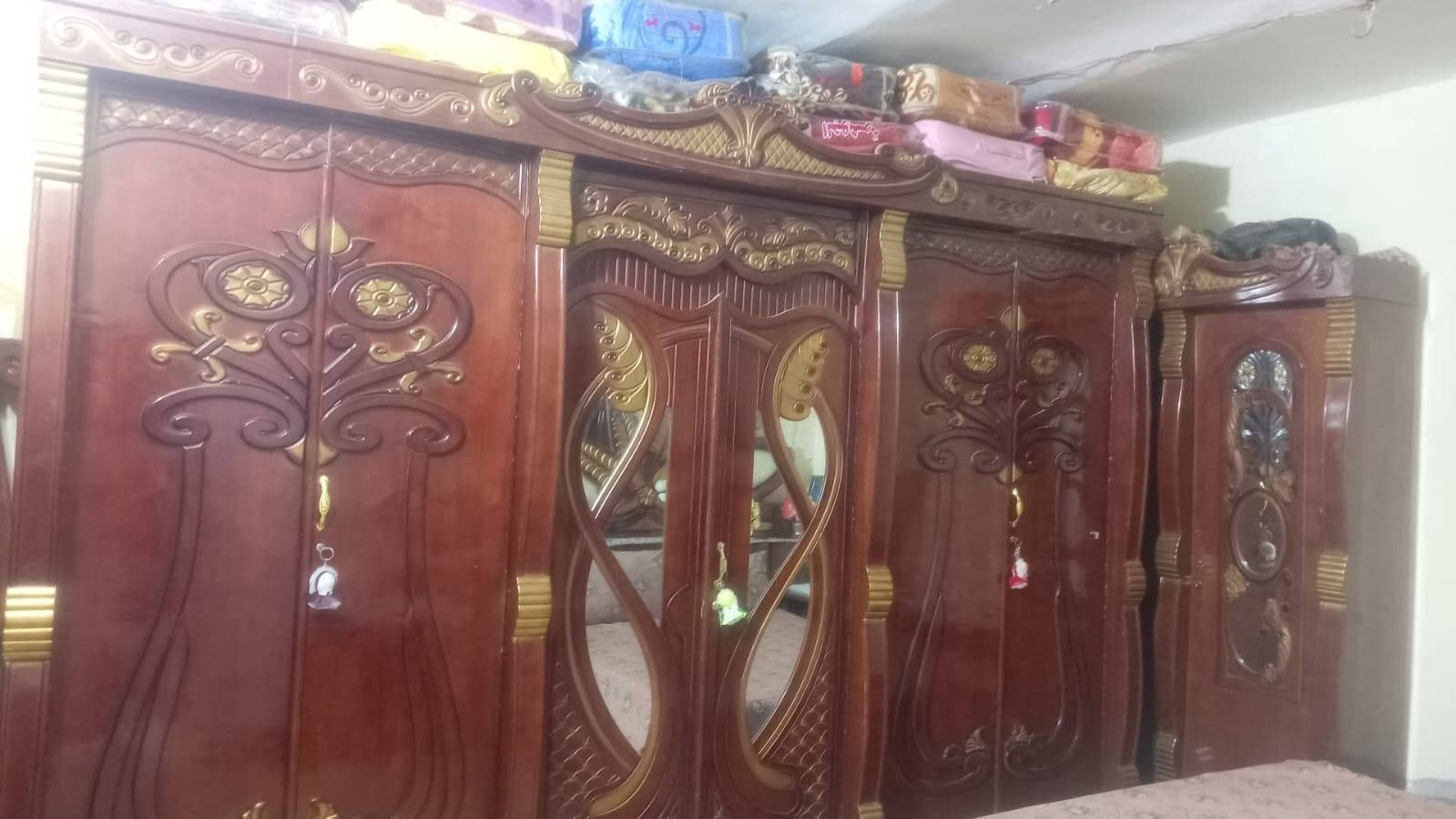 غرفه اخشاب للبيع كامله نضيفه سعرها 550 وبيها مجال بيع مستعجل ***********
