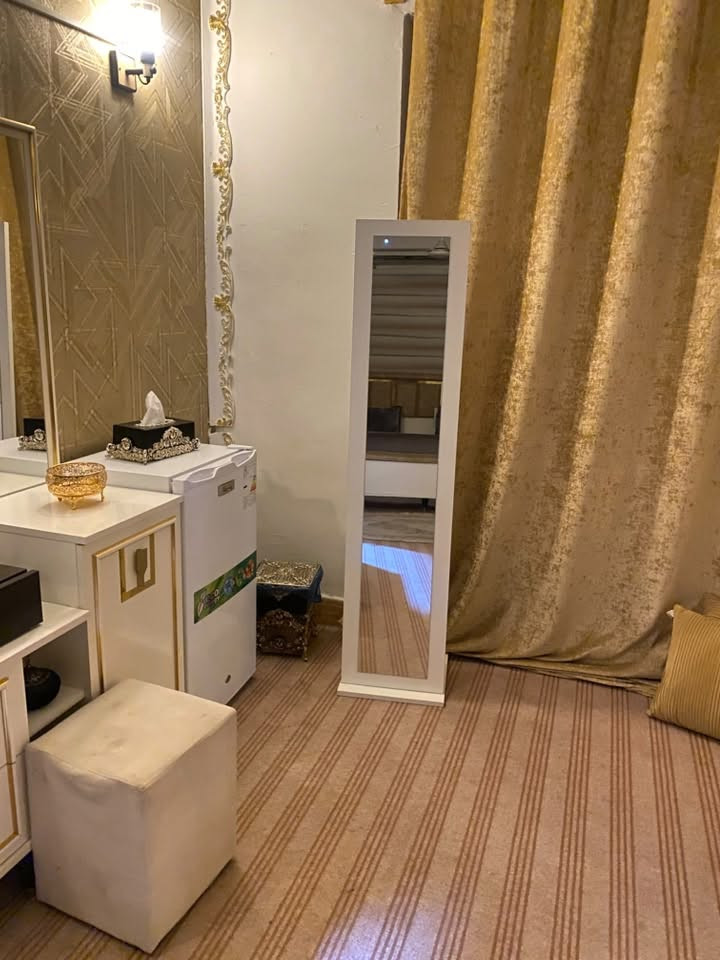 سلام عليكم
عندي غرفه للبيع مشتريه مليون و٨٠٠
نضيفه زلغ مابيه تركي باب اول تزكام 
اريده ب٩٥٠قفله
مكاني البصره 
***********
