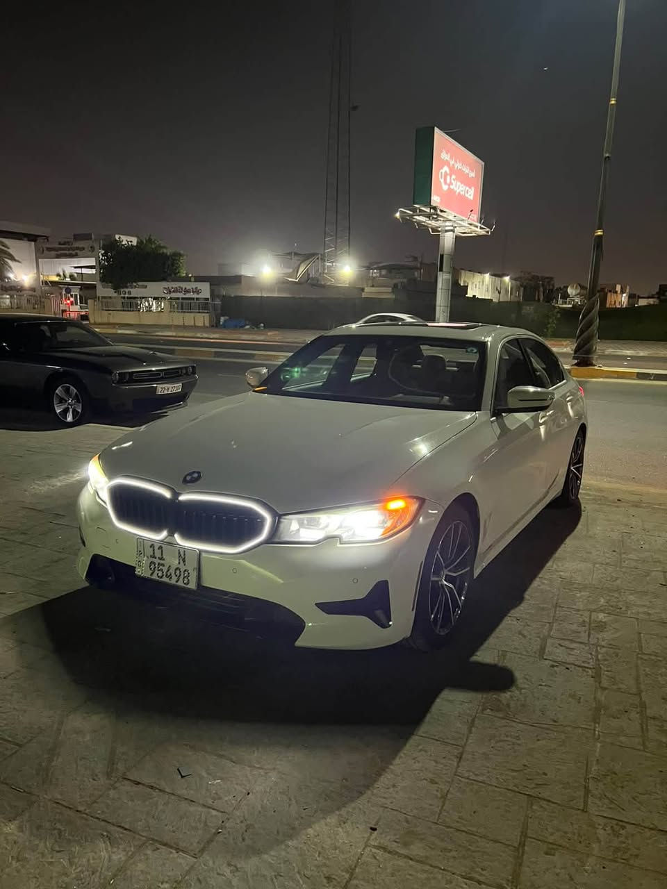 السلام عليكم BMW 330i
2020 موديل 
بدون ايرباك
تو ويل
ماشيه ٥٠ الف مايل جدا جديده 
فول مواصفات
فتحه
رادار امامي جوانب
حساس امامي خلفي
داخل بيجي
قطعتين تبريد
فول مواصفات 
(حادثة جاملغ خلفي وجنطه وجاملغ ثاني كلير )
سياره جديده جداً 
مكانه العطيفه
سعر ٢٠٥ ورقه جداً مناسبه مقارنه لخواته
للاستفسار 
*********** واتس

