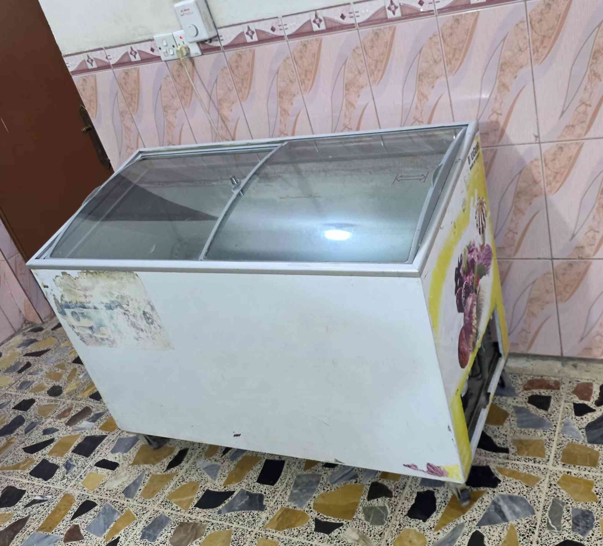 مجمدات بطحيه فول تجميد للبيع عدد ٤ 
وحده ١٦ قدم ووحده ١٨ قدم ووحده ٢٠ قدم ووحده ١٠ قدم فول نضافه فول بغداد منطقة المعامل قضاء الزوراء رقم صاحبهن ***********

