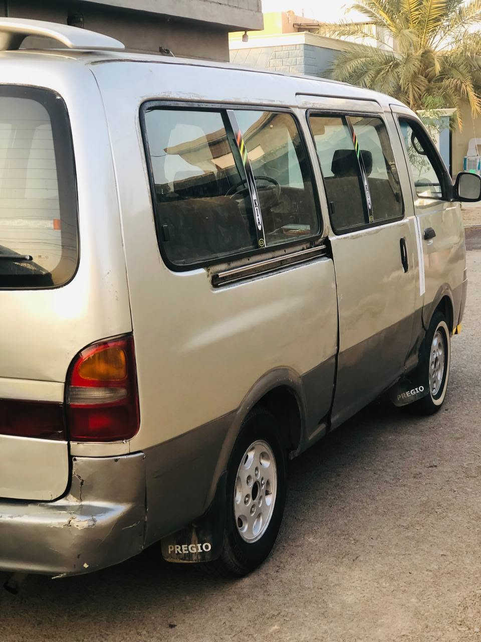 سلام عليكم 
بريجو موديل 2000 سنوية بااسمي  لل31 
سيارة خير من الله غرفة وكشر صدر مشتغلة جديد شواصي نضاف بس المكينة تبخر 
عنوان ديالى الخالص 
***********
