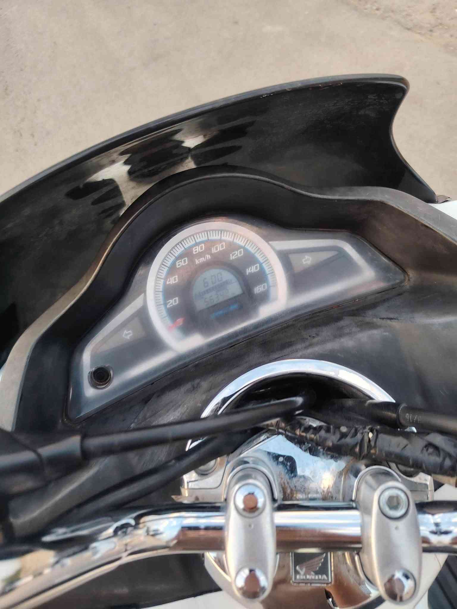 السلام عليكم Pcx جيل الثاني مكينه 125c دراجه غرسه مكينته ناعمه سلف من اول نكره حساس (A) ازدحام شغال يداة تتدفئه كهربائيات شغاله من ناحيات هورن دبل اشاره تك اشاره لايت عالي ناصي كلهن شغالات دراجه مملعوب بيه مكفوله جيب فيتار وتعال
#سعر1550 وبيه مجال حك الجيه فقط مكان بغداد الشعب
 ***********
