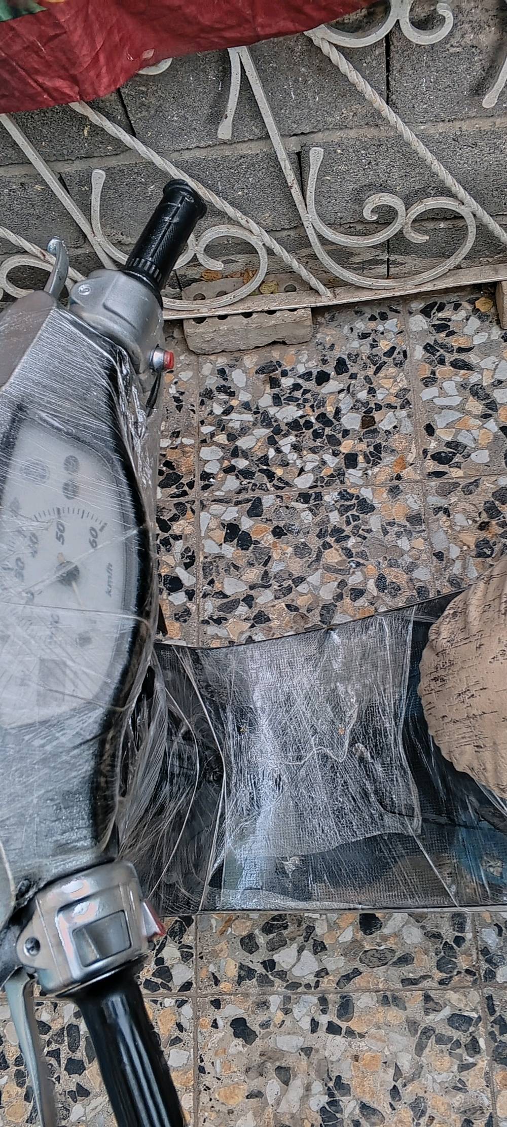 عصفوريه ياماها 60مكينةلا تنقيص ولا تبخير ولا نضوح شغالة نكرة بي وقت سلف هندر كهربيات كلها شغالة كابرتر اصلية كفرات ابلادية  الدراجة مناسبة السعر 300مكاني بغداد شعب *********** الاتصال على الرقم متواجد علا برامج قفل جنطه قفل ستيرن بريك خلفي بريك امامي شغالة كلها الدراجةفقط شراي لاتعبوني