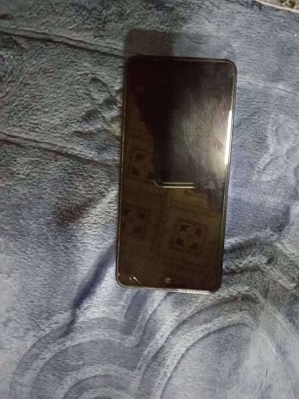 سلام عليكم شباب هاذه موبايل نضيف للبيع الموبايل نضيف وكلشي مابي ابدله شاشاه اصليه من الشركة وفطر عله الكامره والكامره تشدخل واضحه السعر كلثميه وعشرين وبي مجال للطيبين الرقم وتساب ***********
