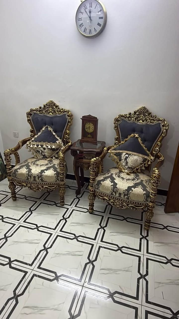 كنبة • نظيف جداً • ٢ونص