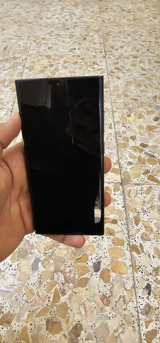 السلام عليكم لبيع فقط s23 الترا مستبدل شاشه اصليه وبي فطر وا ضهر بب فقط وباقي كله كفاله من عطل جهاز كله شغال مكاني حله واتساب  ***********
