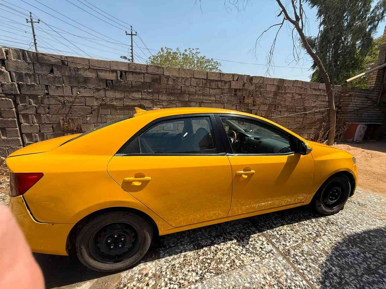 ***********
سلام عليكم عندي سياره بيع فورتي موديل 2010 السعر 70 بيه مجال
