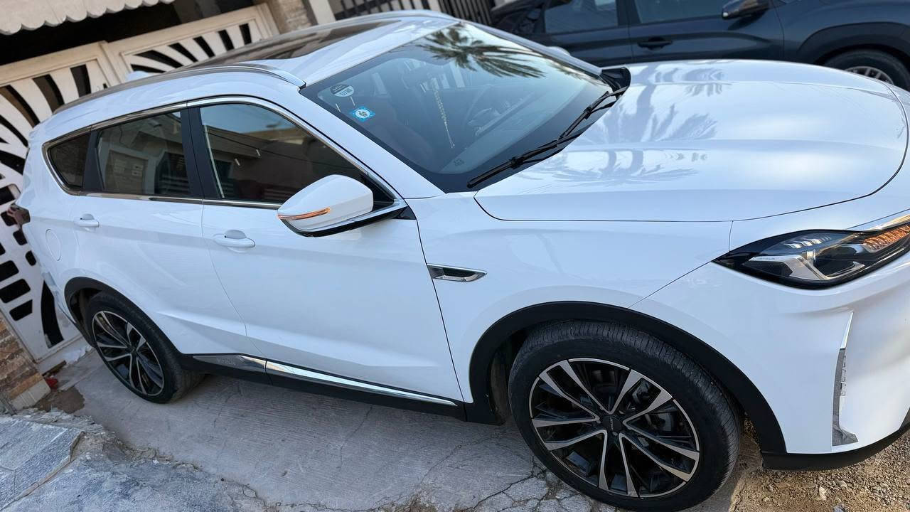 السلام عليكم اخوان
جيتور x70 plus موديل 2025 فول مواصفات رقم بغداد بآسمي

محرك1.500 تيربو
ماشية 30000 الف
ضمان وكالة هارلم(صيانه بالموعد داخل الشركه)
المواصفات:
عدد المقاعد 7 ركاب
إطارات قياس 20 إنج
فتحة سقف بانوراما
كاميرات محيطية 360 درجة
نظام ابل كار بلي  واندرويد اوتو
نظام تحذير مغادرة المسار
إنارة محيطية
إنارة ترحيب 
مسند الذراع الوسطي مع ثلاجة
نظام الدخول الذكي ^بصمة)
صندوق كهربائي
نظام التحكم نزول على المنحدرات
داخل لونين اسود واحمر
لد داخلي محيطي
حساسات امامية وخلفيه  
بيها شويه بارد باب الي بصف السائق والجامع الخلفي ع كد اصبع وموضح بالسونار
***********

السعر 25.000.000 مليون وبي مجال اخوان
