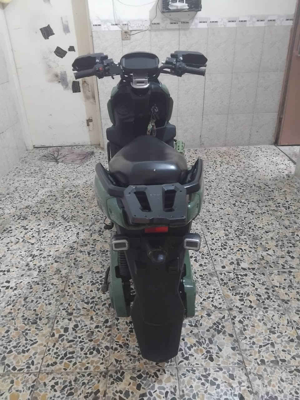 دراجة شحن من نوع اباتشي بطاريه ليثيوم ملف محرك 3400 الدراجه حلوه وجديده سعره بالمعرظ مليونين سعر البيع مليون وربع وبيها مجال قليل مكانها كربلاء معملجي 
رقم الهاتف ***********
