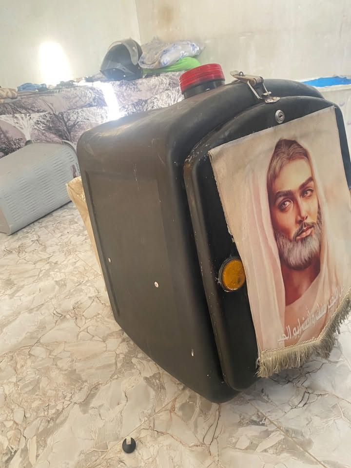 خوذة فك قلاب و نضاره داخليه مضلله لون اسود استعمال قليل+صندوك دلفري الأصلي أبيع هوا و غراضه البطانه الداخليه لسه موجوده يعني هم استعمال قليل + كامرة خوذة أبيع شلعة كامله يعني ب 125 قفل عنواني بابل بكرلي الرقم *********** متواجد واتساب
