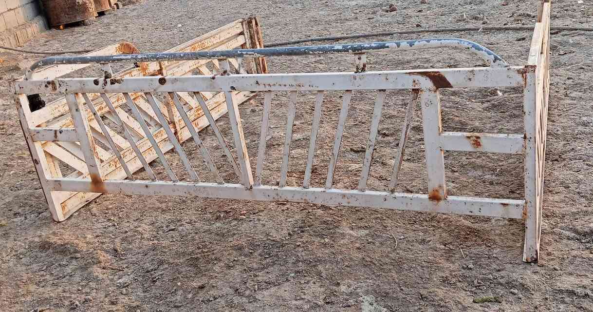 محجر دبل قمارة نضيف وشغل مرتب عوزه بس صبغ 

ودعامية خلفية مال تيوتا نضيفة بدون لا كسر ولا لحيم الاصلية الوزن الثقيل..
سعرهن.  ٢٠٠الف 
بالناصرية.***********
