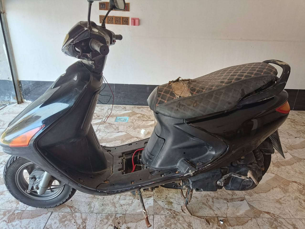 فراشة جاهزه كلشي شغال السعر 180 مكان بابل حي مشتل 
فراشه  نظيفة كهربائية كله شغاله لايتات بك 

محرك نظيف وسريعه 140 سرعه 

نقصه بس باتري
***********
