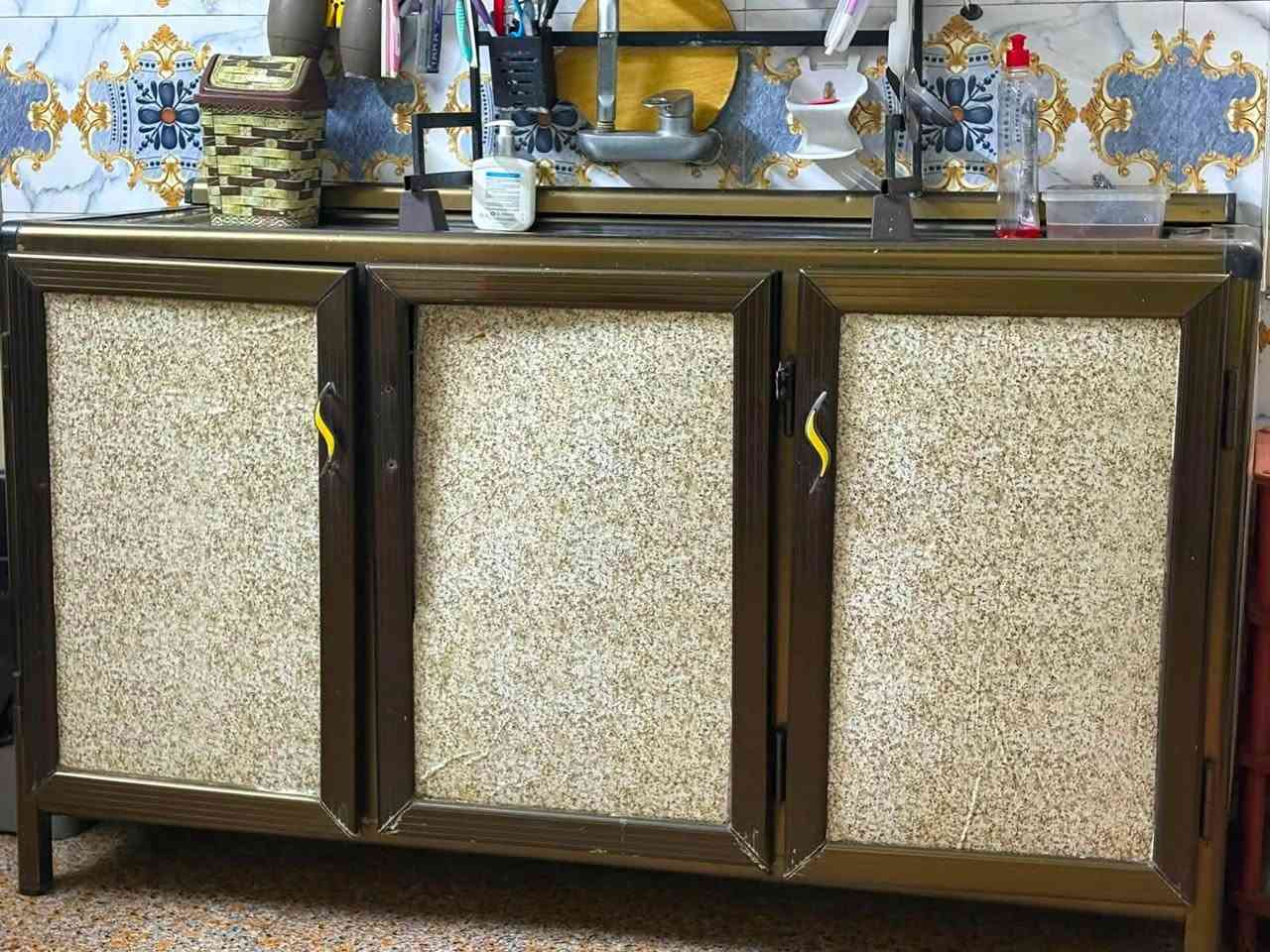 السلام ؏ــليكم كاونتر نضيف تكمة عيبه بـَسہ باب واحد فقط مكسور  السنك مترتين والكاونتر والملحق مترتين ونص سعره 250 وبي مجال بسيط ✅🤍. الاتصال ؏ هذا الرقم *********** متوفر ؏ واتساب
