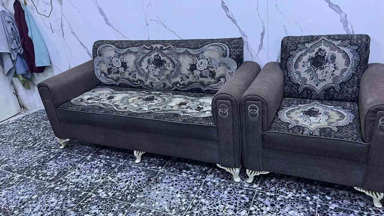 سلام عليكم تخم 8 مقاعد مفصله ( تفصال ) على ايدي ضمان بي 10 سنوات لا يخسف البلوك  ولا ينزل الاسفنج  رايده ب500 وبي مجال للشراي مكاني كراده ***********
