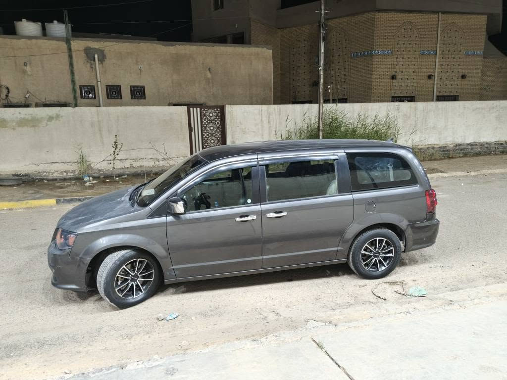 دوج كرفان ٢٠١٩ جيتي وموصفات الجيتي معروفه حادثها جاملغ وبنيد وداخل العراق بيها قبق جنطه مبدل بدون دوخل وسونار كدامك والسياره كير مكينه خير من الله التفيده يتصل *********** وسعر سياره ١٤٠ ويها مجال  وشوف سونارها يله تخابر وترهم مراوس بفورتي  عنوان بغداد بلديات بغداد, العراق
