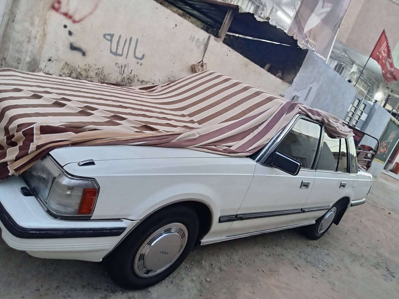 السلام عليكم ورحمه الله وبركاته اخوان سوبر للبيع موديل 1984 السياره كلها عالشركه تبريد تدفئه
السعر ١١٥ بيها مجال 
للأتصال
***********
***********
***********
