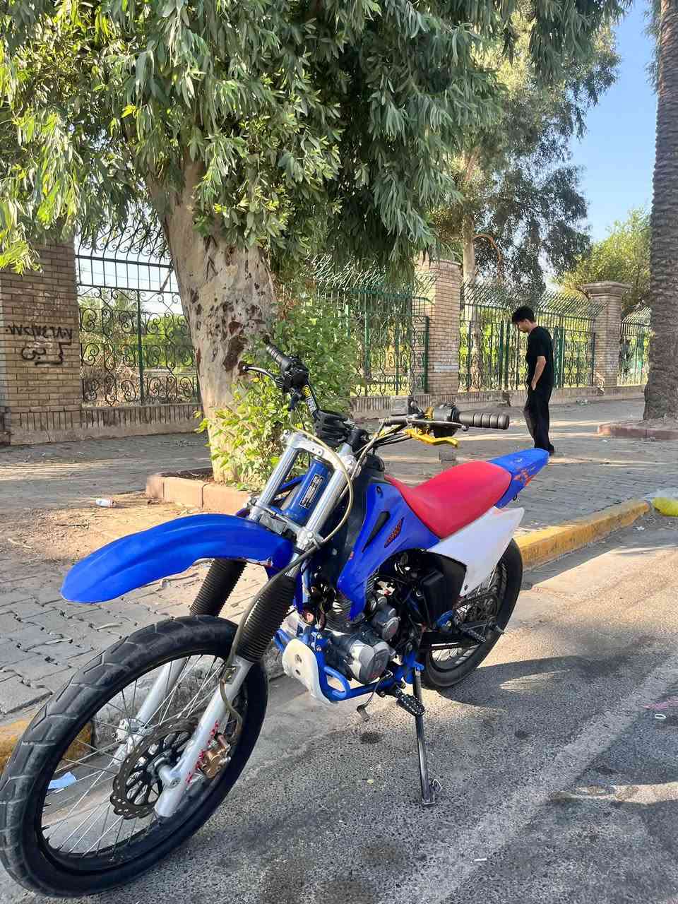قفاز كاويار ٢٤ بيه صوت تفيلس مكينه خير من الله نشطه شلعه ومعدل فول  محركه ٢٥٠ cc نكره سلف ٧٠٠ وبيه مجال *********** 
مكاني بياع
