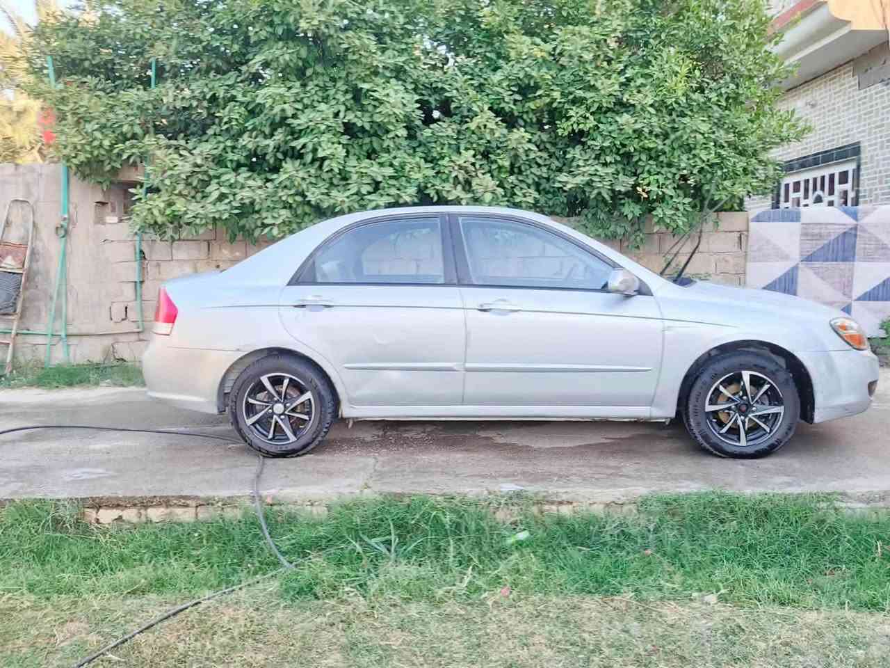 السلام عليكم
سيراتو خليجي 2007 
رقم بغداد باسمي 
مكينة 1600 
مكينة كير حدادية تبريد كلشي جاهز 
بيها فقط جراد ابيعها صبغ عام بس هي ما مصبوغة 
مكان السيارة بابل  المحاويل 
وسعرها 68 بيها مجال 
***********
