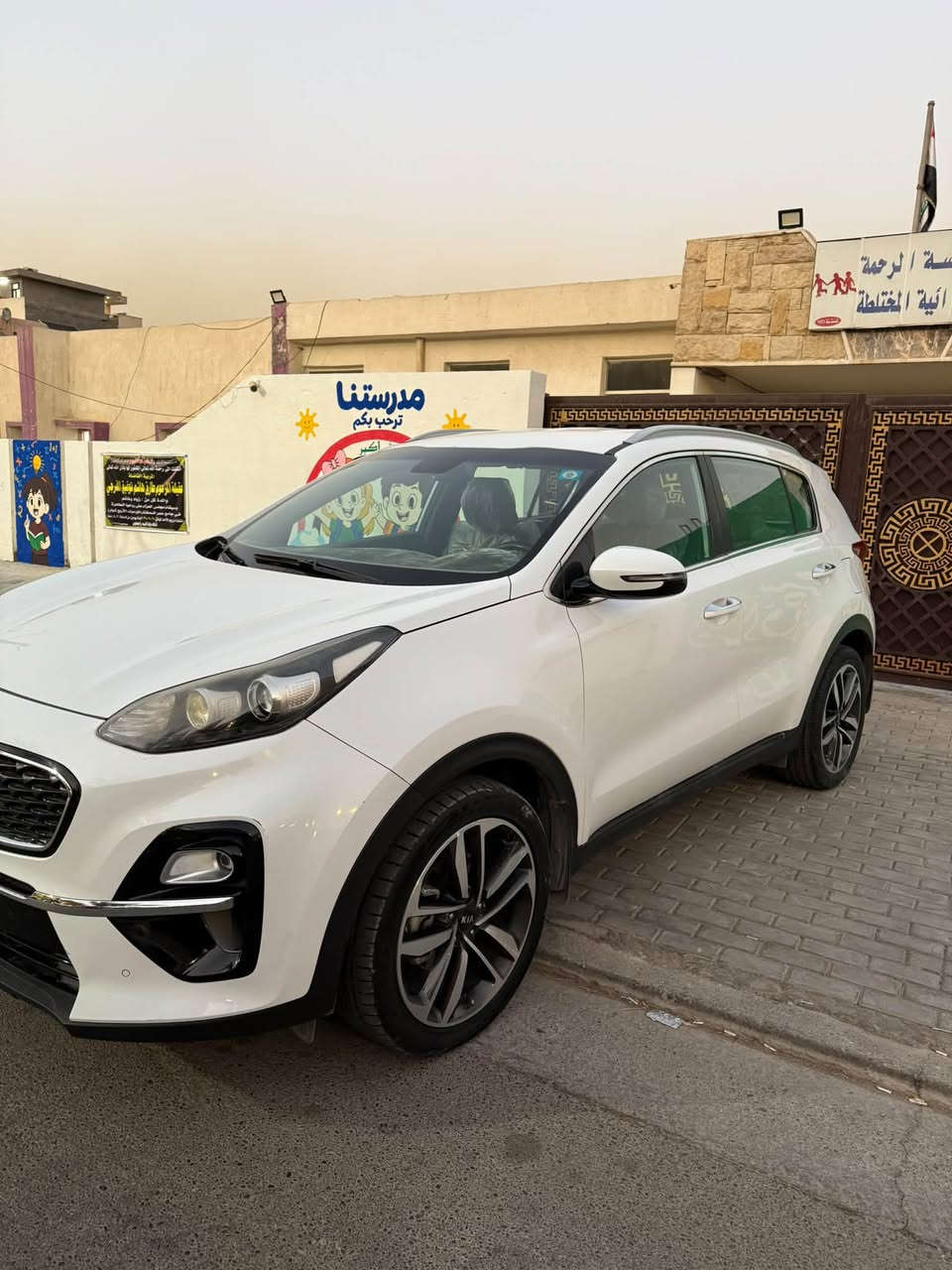 السلام عليكم سبورتج موديل 2019 مواصفات عاديه السياره نظيفه جداً وارد خليجي ماشية 61 كيلو حساسات خلفيه واماميه اشاير بالمري ويل كب بيها طخه بالباب اليمنه والباقي مكفول كلشي مابيها ، مكان السياره بغداد المنصور
السعر 179 $ 
للتواصل ***********
