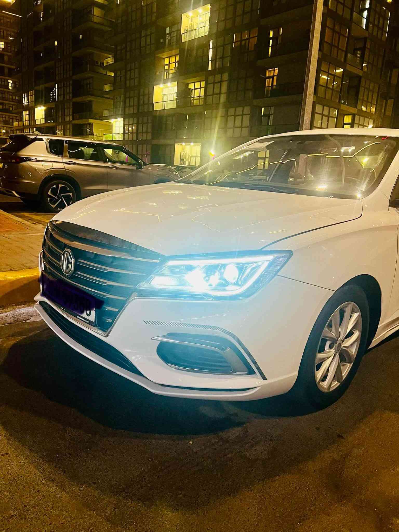 المواصفات / 

🔵بصمه

🔵تحكم جهتين

🔵 تبريد شاشه

🔵 لايت كشاف 

🔵 بيها طخه من الخلف بارد بالجنطه وشويه بارد بالبنيد بدون صبغ عدا الدعاميه

🔵 المحرك مفتوح من قبل الشركه بسبب تصعيد الگازگيت حته ما ادگ دوانز 

السعر / ٨٨ ورقه وبيها مجال سياره بأسمي شخصيا

مكاني بغداد حي جهاد 

***********
