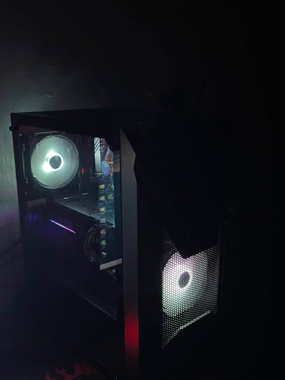 السلام عليكم
تجميعة كيمنك للبيع السعر 850 المواصفات 
i5 10400f
ASUS OC RTX 3060ti 
RAM 16GB LAXER 3600hz
A510-A-Prime
SSD 128 
HDD 1T 
بور سبلاي 650w LITEPOWER 
الكيس GAMDIAS مع فانات 2 
وعندي شاشه DELL 60 قابله للكسر 75 ب 50 الف 
توصيل موجود 
تواصل ***********
او خاص
