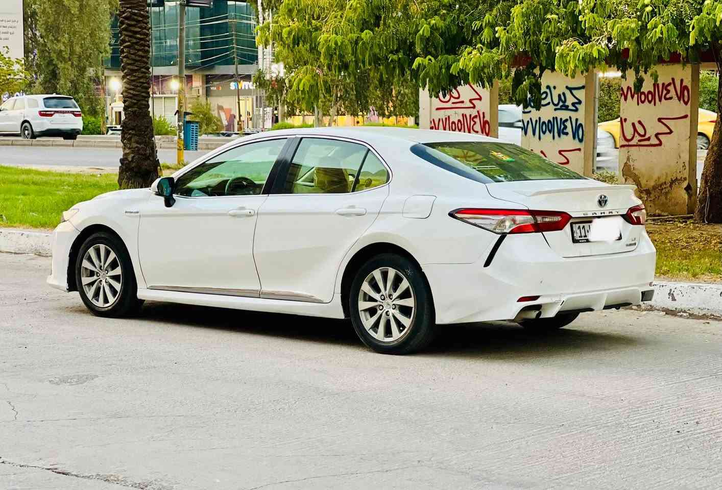 السلام عليكم 
السعر 129
***********
للبيع او مراوس باقل 
كامري وارد خليجي هايبرد 
صبغ عام تكسي دبي 
موديل 2023 اصل رقم بغداد كير ومكينه مكفولات وتبريد ثلج داخل جلد بيجي شاشه كاميرا تحكم ستيرن 
السياره بيه عطل بسيط بالبطاريه شغاله وتمشي بدون اي مشاكل 
للبيع رايده ب129$ وبيه مجال بسيط مكانه اليرموك بغداد, العراق
