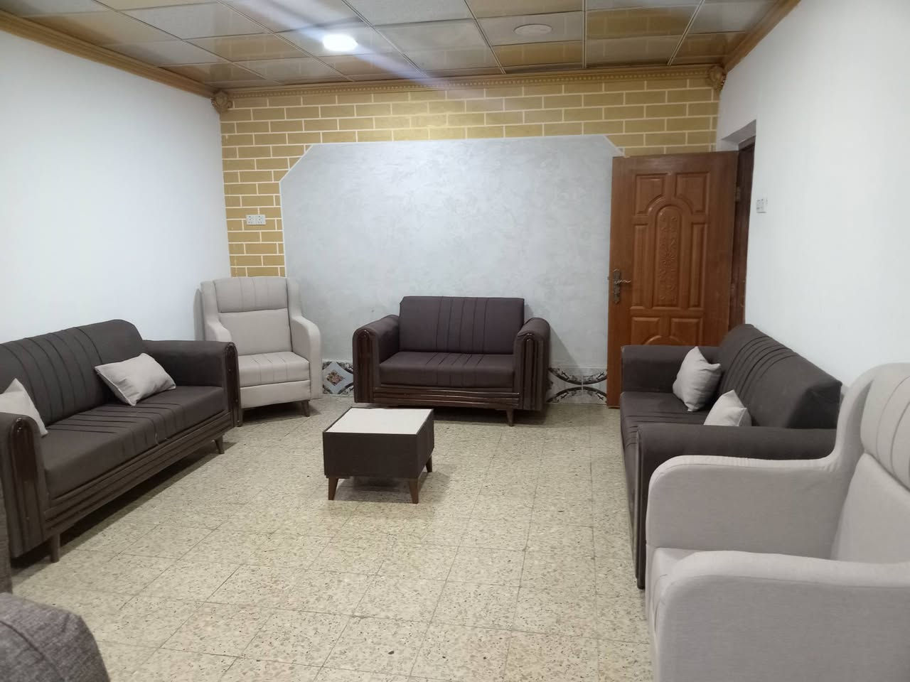 تخم ١٠ مقعد حطاطه تفصال يم نجار شغل ثكيل ع شرط للبيع شراي يتصل على رقم ***********
