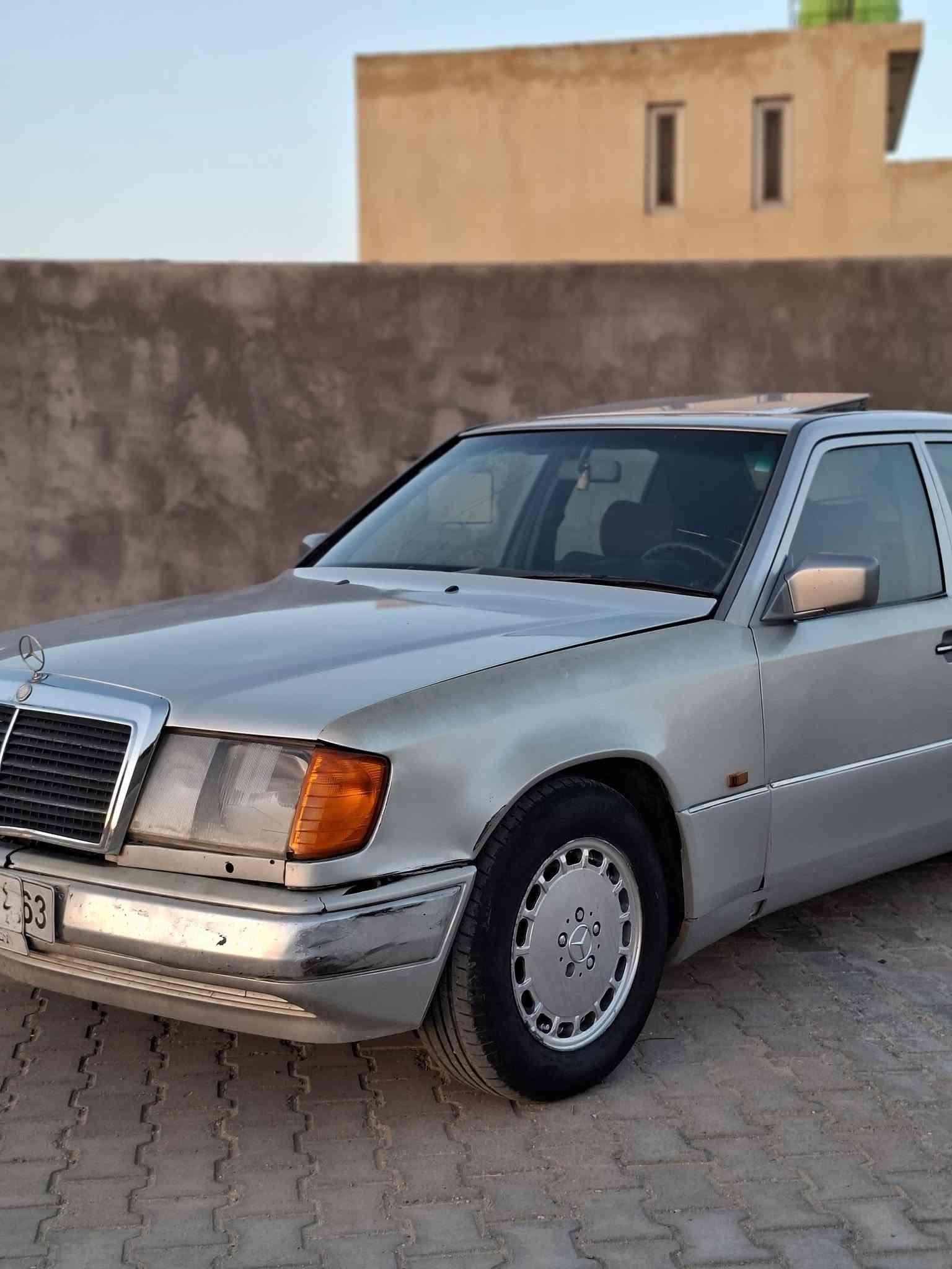 موديل 1993 بلادي 
دب بلادية للأخير 
مكينة وكير 300 عنكبوت جديد 
قواعد دبلات بلادي بدون تصليح
سيارة بدون ضربة 
فتحة سلايد طگتين 
كهربائيات كلها شغالة بلادية 
رقم انبار شرط التحويل اكاتبك وي راعيها 
سنوية عضم لل 2028
مكاني نجف السعر 42 ورقة 
إتصال هاتفي فقط رجاءا 
***********
