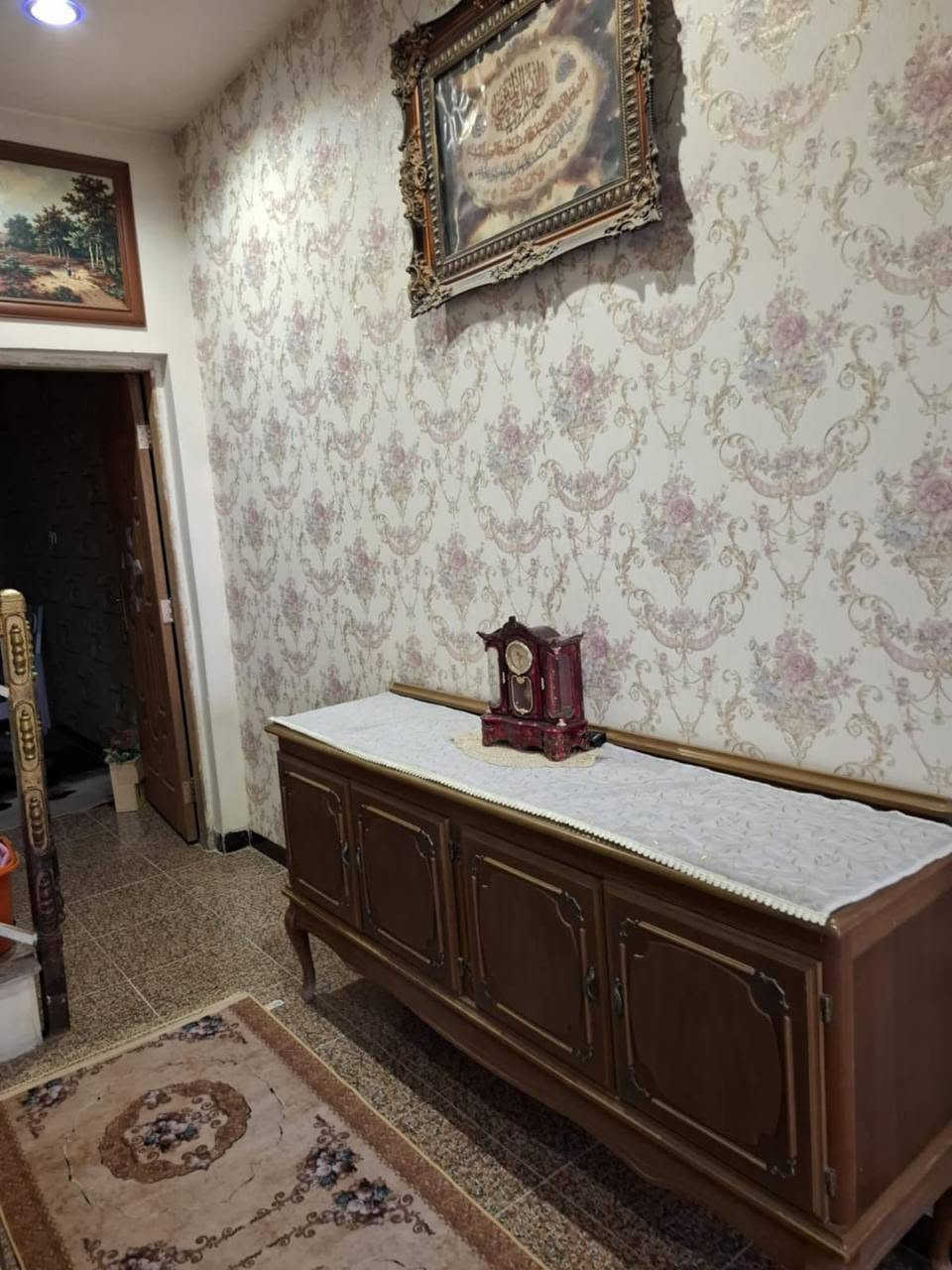 السلام عليكم بيت للايجار في العبيدي شارع المحافظ قرب مطعم العائله بيت 80متر طابقين ونص بيت كلش نضيف للاستفسار الاتصال على الرقم ***********
