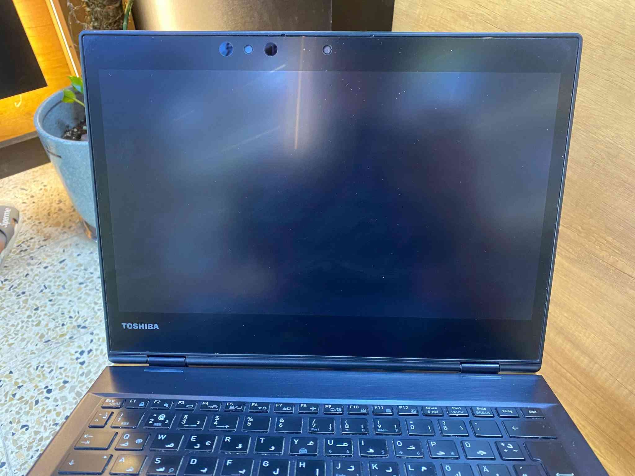 TOSHIBA
المعالج : CORE I5 
الجيل : السابع 
الرام : 8GB
الهارد 256GB SSD
حجم الشاشة 13.3 لمس قلاب
سعر 240 مع هدية 
***********

نص مكتوب في الصور:
- TOSHIBA 2 IN 1 LAPTOP شاشة لمس قلاب 13.3" المعالج CORE i5 الجيل السابع الرام 8GB الهارد 256GB SSD حجم الشاشة 13.3" لمس قلاب