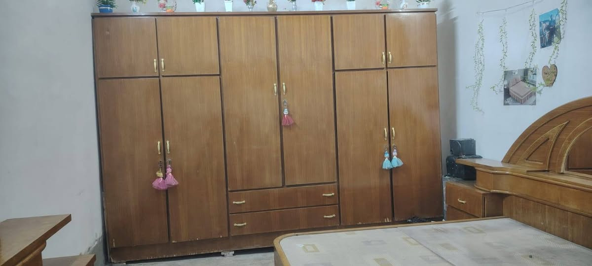 سلام عليكم غرف نوم صاج الاصلي بدون خياس بدون كسر غرفه جاهزه نظيفه جديده جدا مال بيت كلش حلوه نظيفه بالغرفه بدون دوشك تنباع السعر 600 بيها مجال للطيبين مكاني كركوك 
***********
