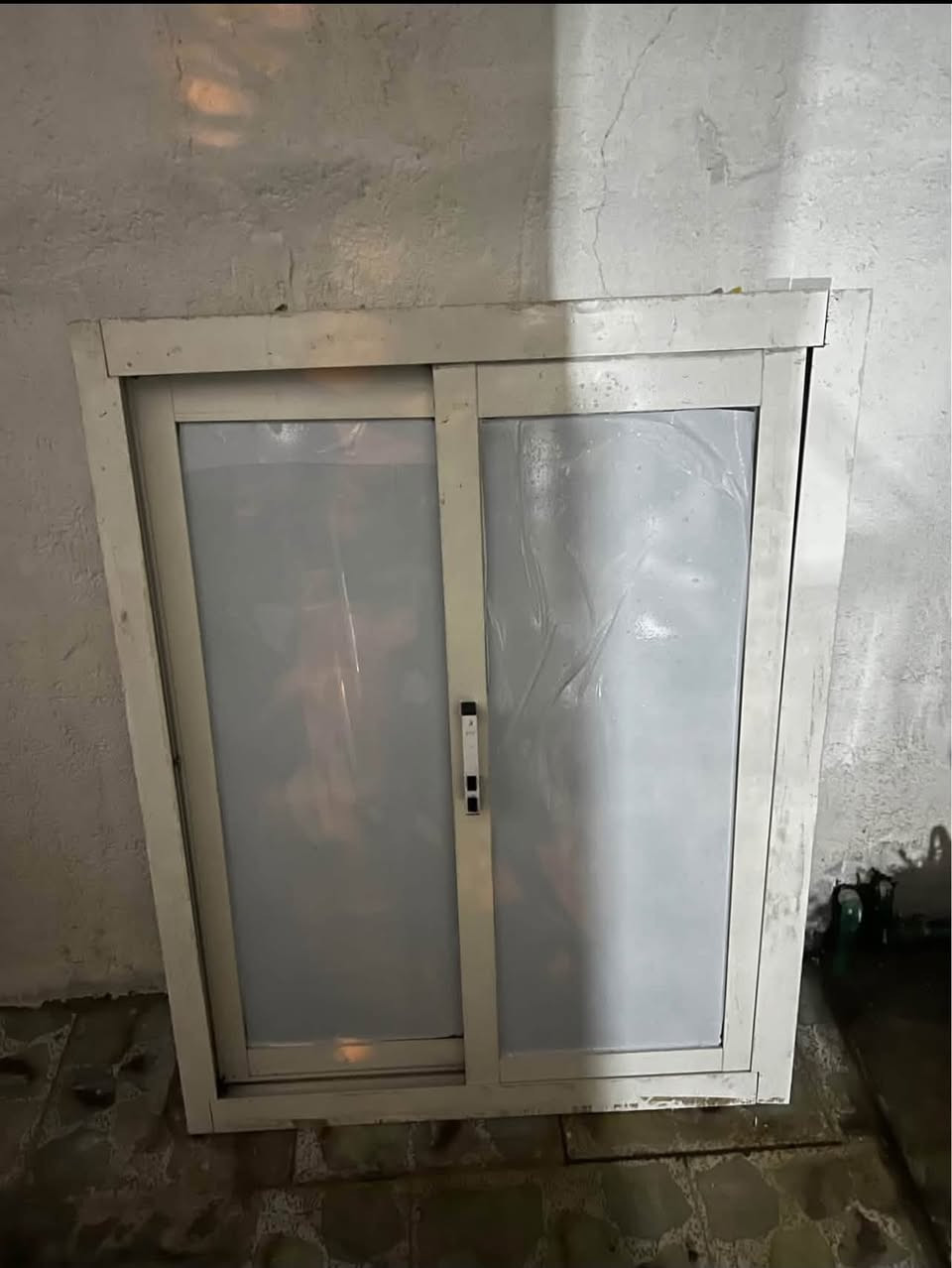 السعر50
مستعمل قليل 
القرنه 
***********

نص مكتوب في الصور:
- 90 cm 120 cm