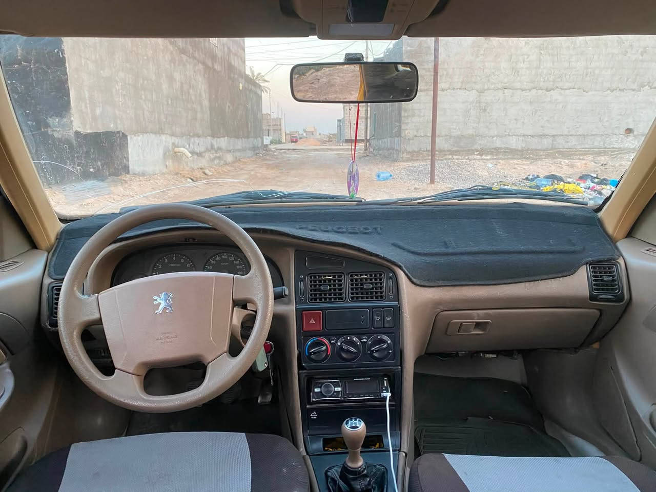 بيجو 405 موديل 16 السياره جاهزه من كلشي كير محرك كهربائيات وحداده وتبريد وبطاين اماميه وعبوه ودينمو وباور كلهن مبدلهن مصفره هيئه وغرامات والسياره باسمي السعر 32 للاتصال ***********
