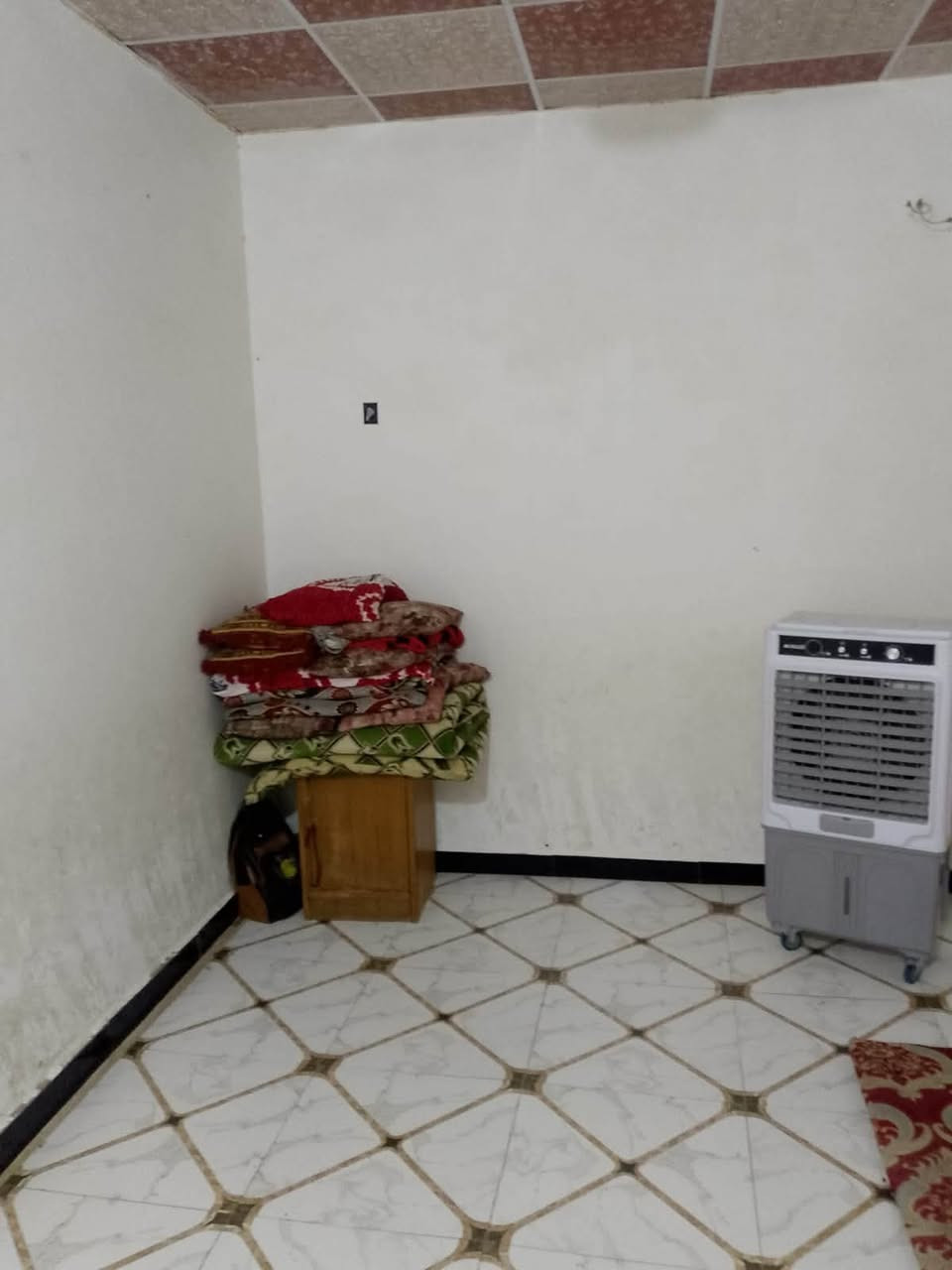 بيت للرهن ب15
بيت 🏠 للرهن 50م طابقين
سعر الرهن 15 مليون 

الموقع 📌  حي النداء قرب شارع جامعه الكفيل 

يحتوي غرف و مطبخ و صاله وصحيات
وفوك غرفه وصاله
للتواصل 
***********
