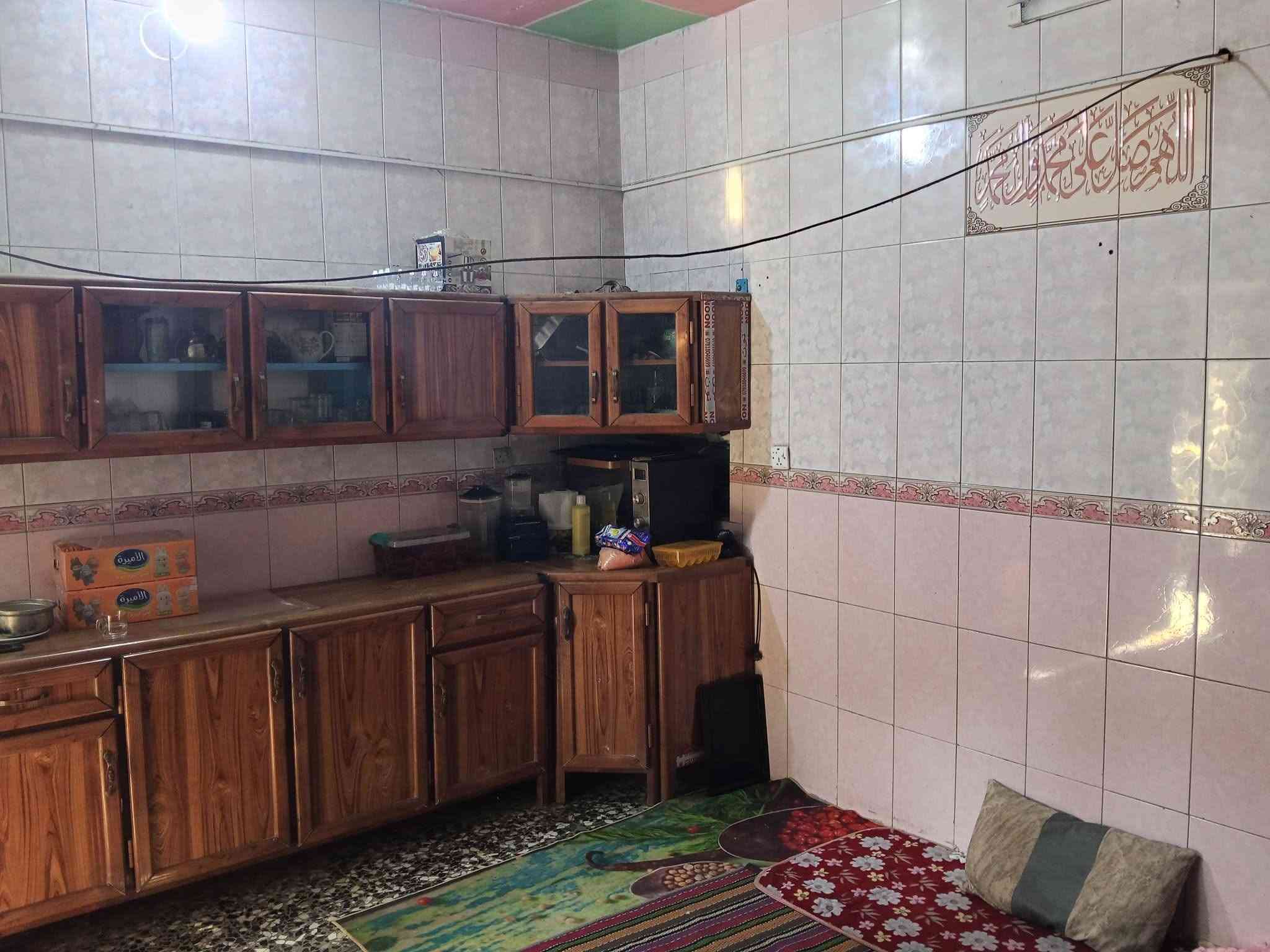 بيت للبيع الكمالية بداية شارع 70سدة فرع البيت طابقين 4غرف نوم مع اسويت كامل مع 3حمامات مطبع واستقبال وصاله وكراج المساحة 211طابو صرف
***********

