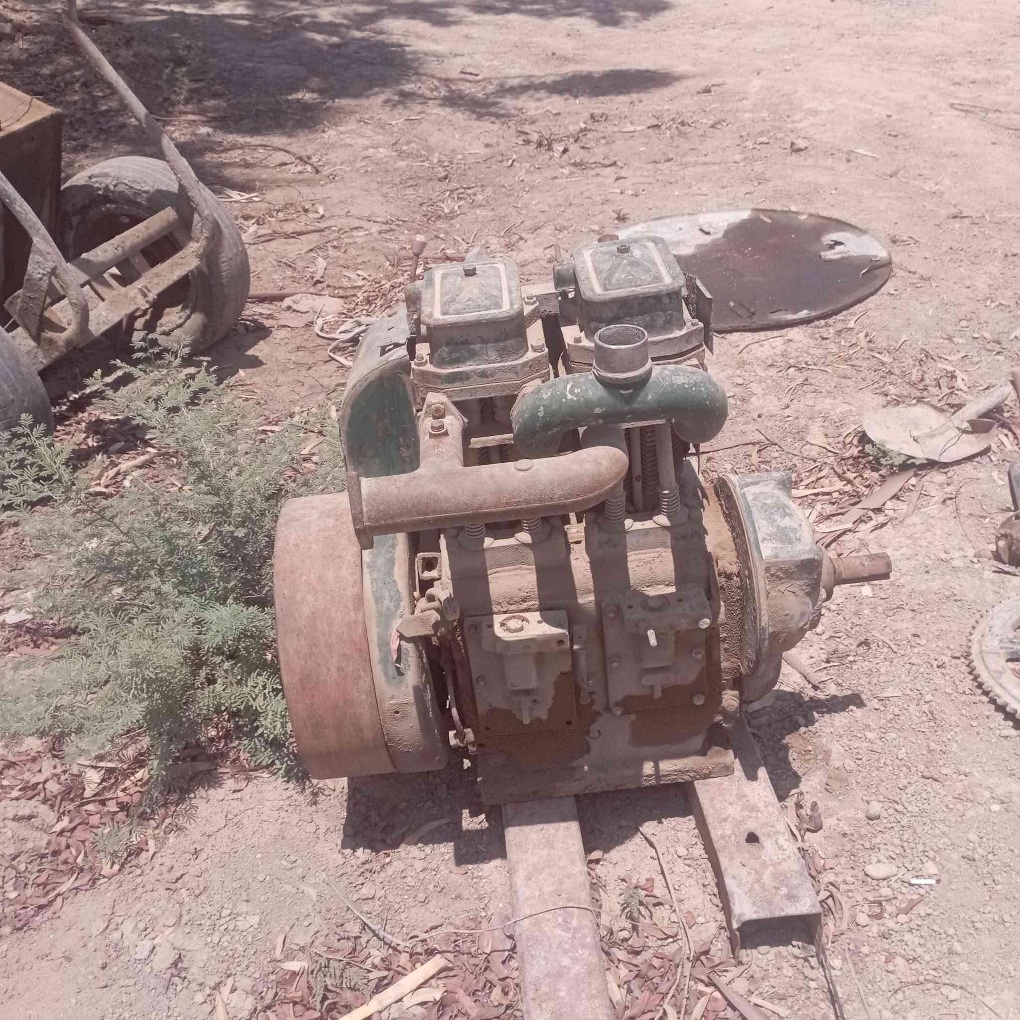 السلام عليكم خباطه ستبكو جاهزه للعمل مع محرك عدد 2 لستر وهندي مع ساقوله هليكوبتر السعر مليونين وبيهن مجال ***********
