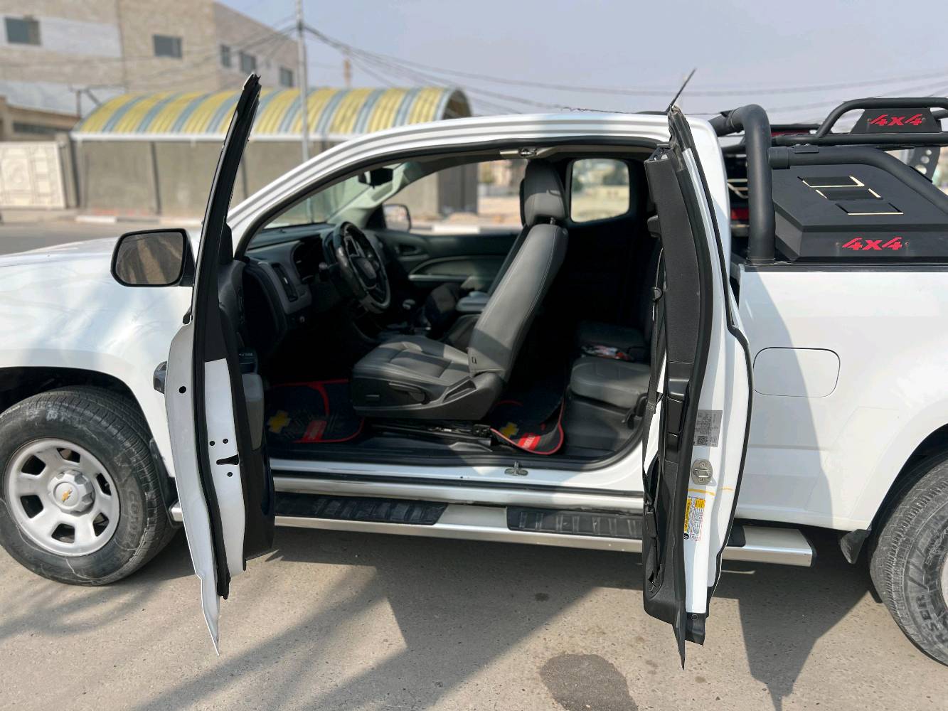شوفر كولورادو 2021 بيكب رقم بغداد بأسمي كامل مواصفات ماشية 80  الف 
حادثها جاملغ السائق ونسبة قليله. أمطار في المزاد علمآ بأن السيارة في وضع الوكالة وتعمل بشكل ممتاز عارضه١10 ورقه نهائي اريد اراوس بسيارة زغيره النترا