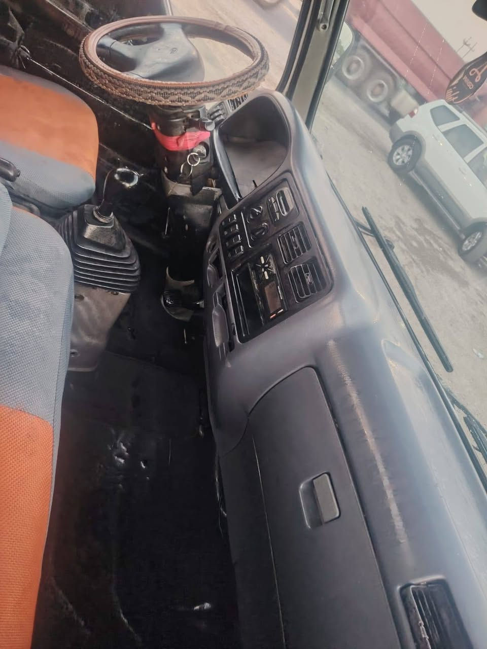 سلام عليكم كيه فونتيرا معروضه للبيع موديل 2000 رقم بغداد سنويه ل 27 تحويل مباشر قماره وربع سبعه جنكال مكينه وكير جدد تخم تاير جديد سياره حلوه ونضيفه ما نقصها اي شي عنوان سياره واسط سعر سياره 47وبيها مجال شي بسيط رقم صاحب سياره موجود يمك ***********////***********
