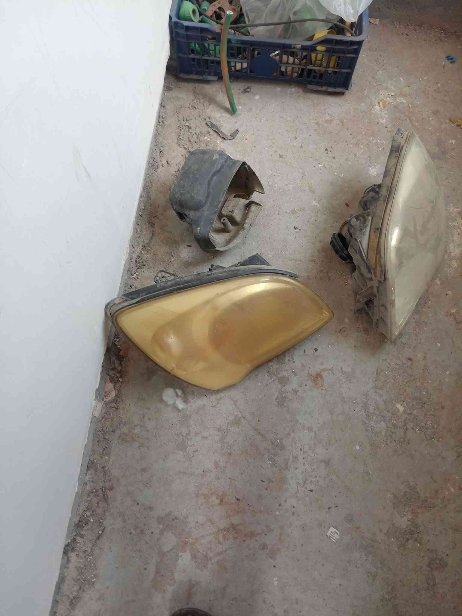 غراض للبيع سبورتج ٢٠٠٩ غراض بلادي أصلي وعندي راديتر اصليه وكاله الشراري يخابر رقم *********** كل الأغراض 200الف شلع والي يريد مفرد كلشي بسعره
