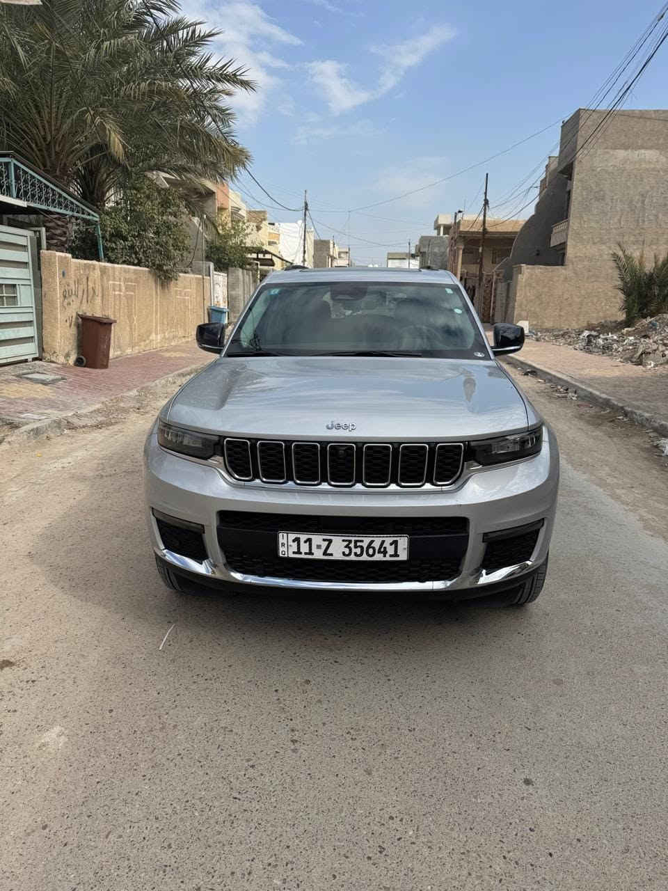 السلام عليكم بيع فقط
جيب كراند شيروكي لمتد الشكل الجديد
الموديل  : 2024 وارد امريكي
* الرقم  :  بغداد الإنكليزي بأسمي تحويل ثاني يوم
* ايرباك سليم
*اللون    : سلفر
* عدد المقاعد   : 7 راكب
* المحرك   :  3600  6V
*عداد السيارة : 7000  ميل 
*ثلاث شاشات
* داخل :  جلد اسود
* كاميرا داخلية متعددة الزوايا لمراقبة الاطفال داخل السيارة
* كاميرات محيطية 360 درجة
* خمس كاميرات خارجية مع بخاخ ماء للتنظيف
* كاميرا للمرأة الداخلية
* دفع ثنائي
* قيادة ذاتية عند المنعطفات
* رادار امامي مانع تصادم
* تحذير الخروج عن المسار
* نظام التوقف الآلي
* تحذير النقاط العمياء
* نظام تحذير عند المنعطفات
* نظام تقليل الضجيج داخل المقصورة
* شاحن موبايل واير ليس
* تعديل المقود كهربائيا
* مرايا تعتيم ذاتي
* نظام الصوت من البينا 11 سماعة
* سقف بانوراما
* شاشة كبيرة 10.1 انج
* نظام الخرائط   GPS
* لوحة القيادة دجتال  بقياس 12 انج
* المصابيح الأمامية زنون
* كشافات ضباب
* دخول ذكي
* بصمة على خمسة ابواب للدخول الذكي
* تشغيل عن بعد
* انارة محيطية
* الصندوق الخلفي كهرباء
* فرش المقصورة الداخلية من الجلد الفاخر
* اضافات من الخشب الطبيعي في المقصورة الداخلية
* ذاكرة لحفظ وضعيات جلوس السائق
* المقاعد الأمامية كهرباء
* المقاعد الأمامية تدفئة وتبريد
* المقاعد الخلفية تدفئة
* ستائر للابواب الخلفية
* حساسات أمامية
* حساسات خلفية
* مكيف خلفي مع وحدة تحكم منفصلة
* تدفئة بالستيرن
* مانع تصادم خلفي
* بلوتوث
* محدد السرعة التفاعلي
* واير ليس اندرويد اوتو وابل كار بلي
نظام التشغيل والاطفاء الذاتي
نظام البريك الذاتي
حادث السيارة  كما موضح بالصور تبديل بابين جهة اليمين نفس اللون والموديل والفئة وصبغ نصف جاملغ الامامي الايمن ورقم الشاصي موجود بالصور
* السعر       35000 $ وبيهة مجال بسيط
رقم الهاتف  :  ***********
***********
مكان السيارة بغداد المحمودية
