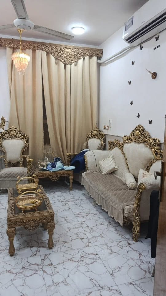 بيت ١٠٠ متر طابو زراعي
سند ٢٥ 

واجهه ٧ ونص نزال ١٣ ونص ( طابقين)

يحتوي الدار على غرفتين وصاله وكليدور ومطبخ 

و٢ صحيات داخليه وخارجيه 

الموقع/ نادر قراغول شارع الكبان فرع الصيدليه ***********

السعر 95 وقابل للتفاوض

