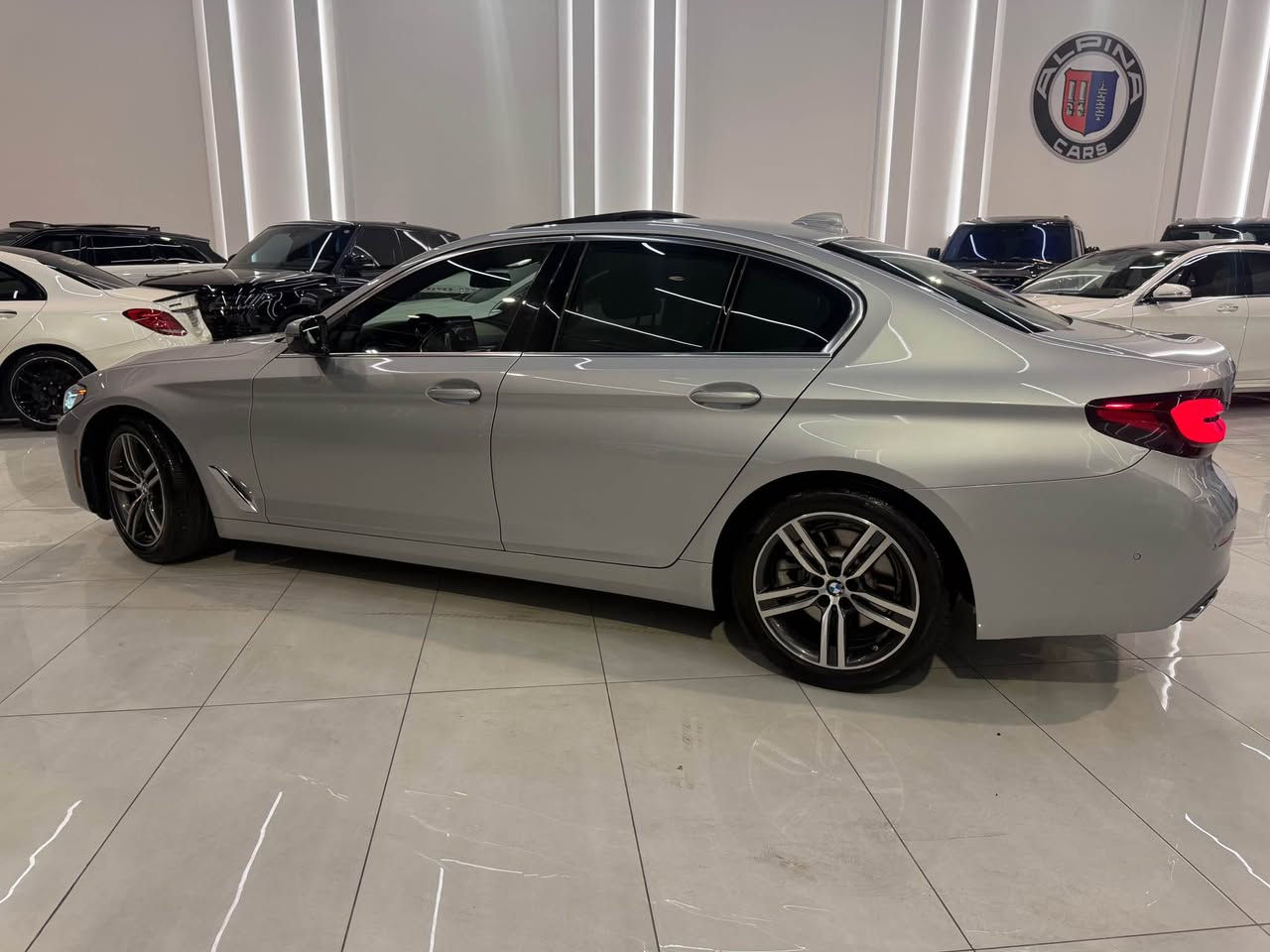 bmw xDrive 530i 
كلين تايتل موديل 2021 امريكي 4 سلندر مواصفات لاكجري 5 كامرات ماشيه 87 الف مايل سياره جداً نظيفة صفر مسج بسعر جداً مناسب 295 ورقه ، عنوان السياره اربيل سايدن المناره للاستفسار / ***********  / *********** أربيل, العراق
