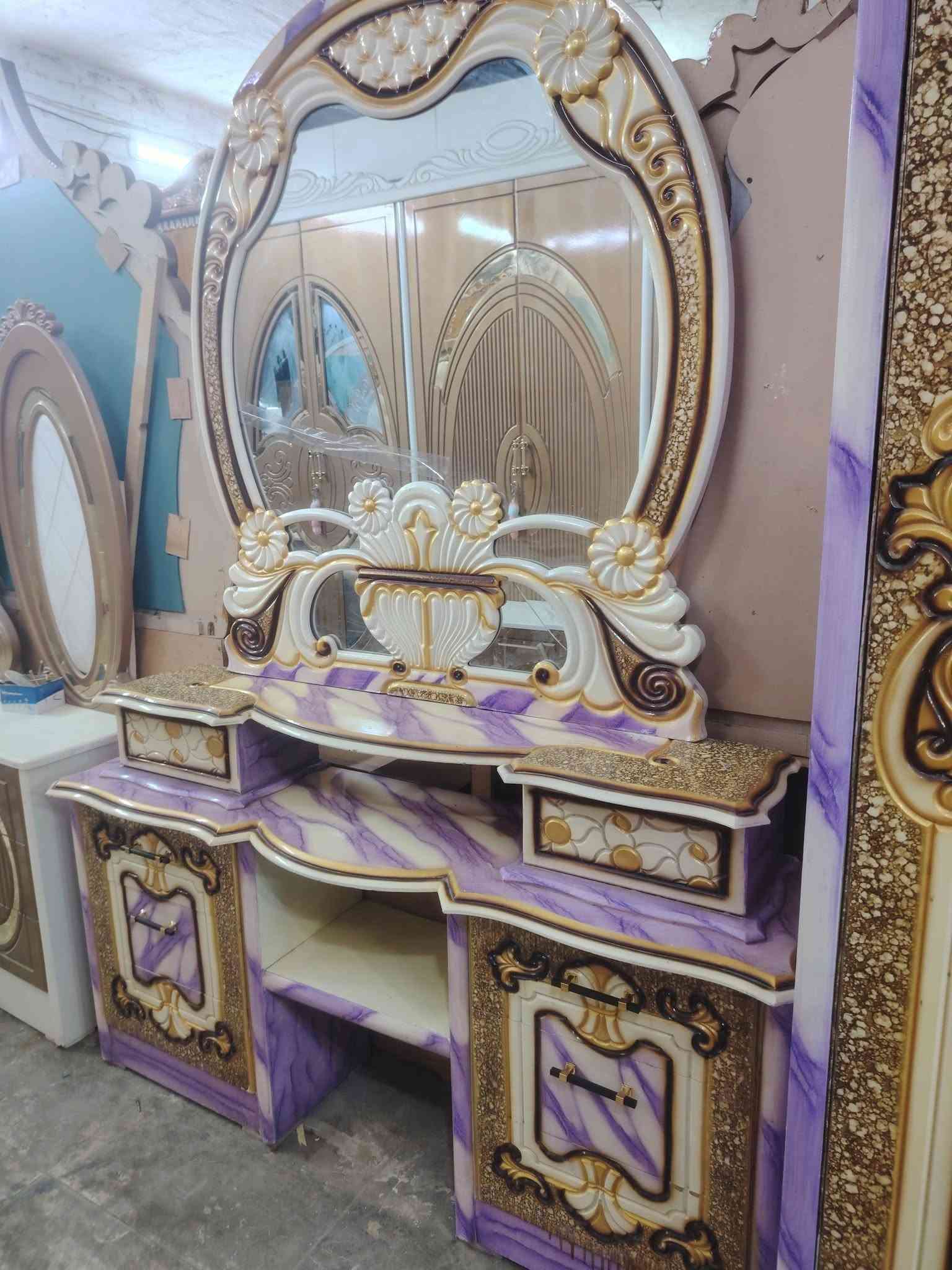 غرفة ٦باب محلق تزكام موديل تركي شغل عراقي صبغ حراري نضيفة اي ضرر مابيها مكان بغداد فلكة حي النصر يوجد توصيل *********** سعر ٨٠٠
